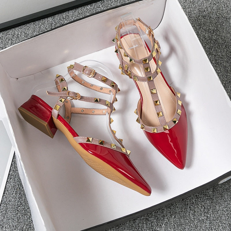 Pointed Rivet Casual Shoes